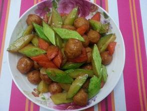 鸡吃角瓜,探寻农耕文化中的和谐共生