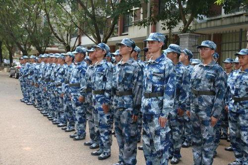 军训吃瓜沙雕,沙雕吃瓜记